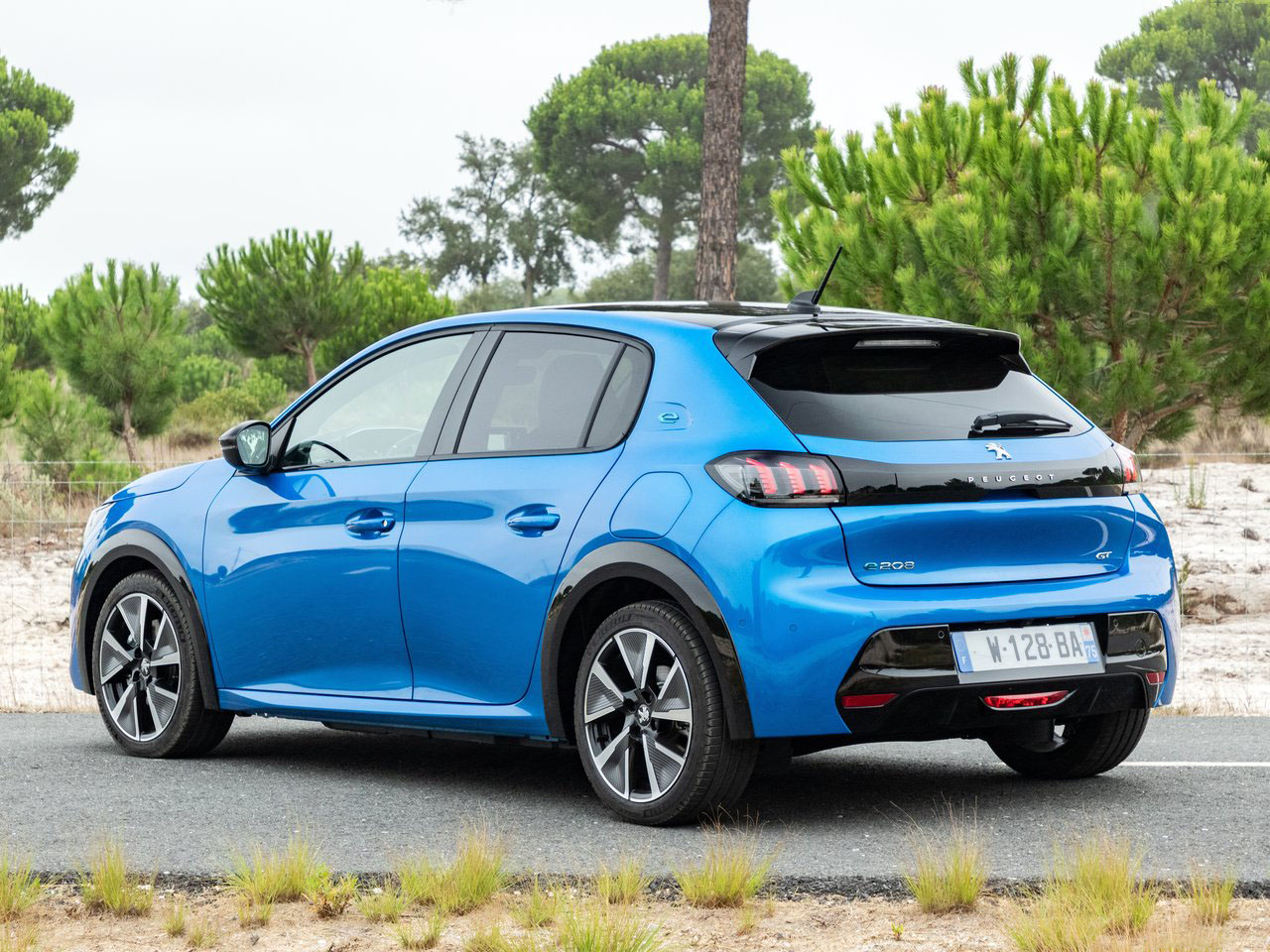 Peugeot e 208 gt lease hotsell