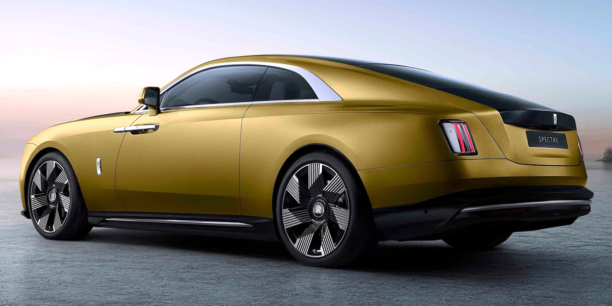 Side view of the Rolls-Royce Spectre