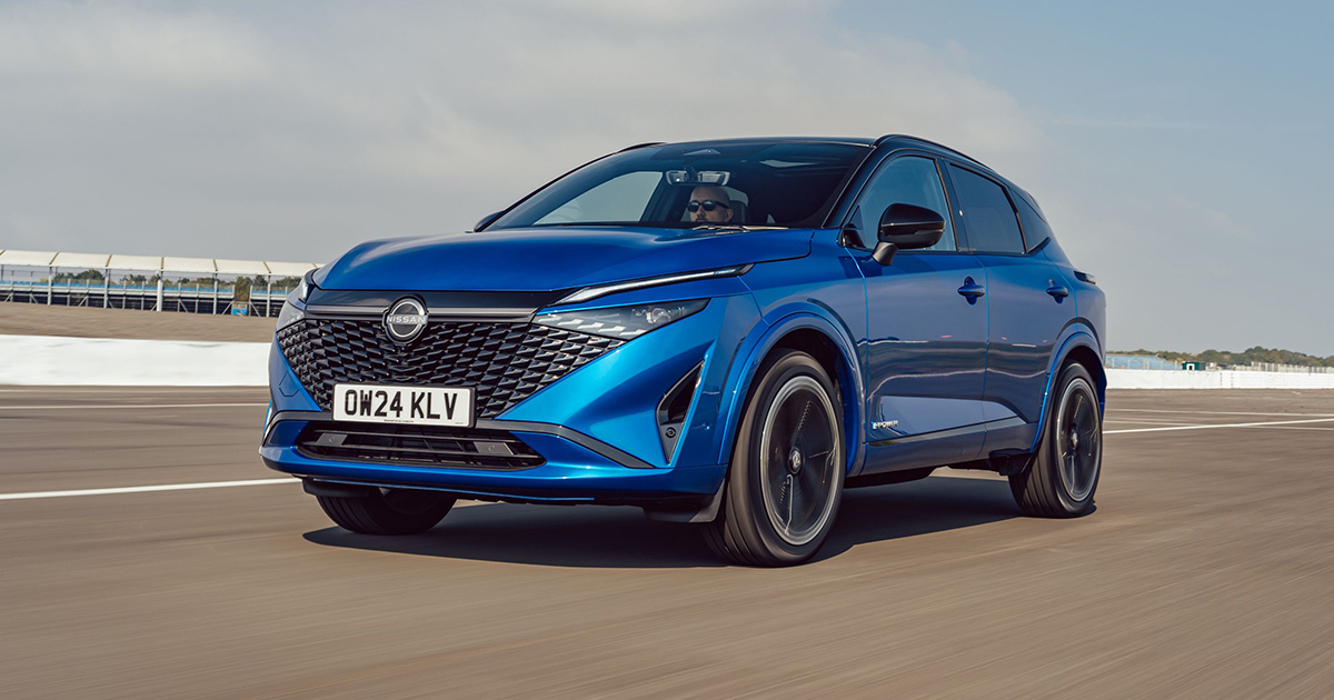 Front angle of a blue Nissan Qashqai driving