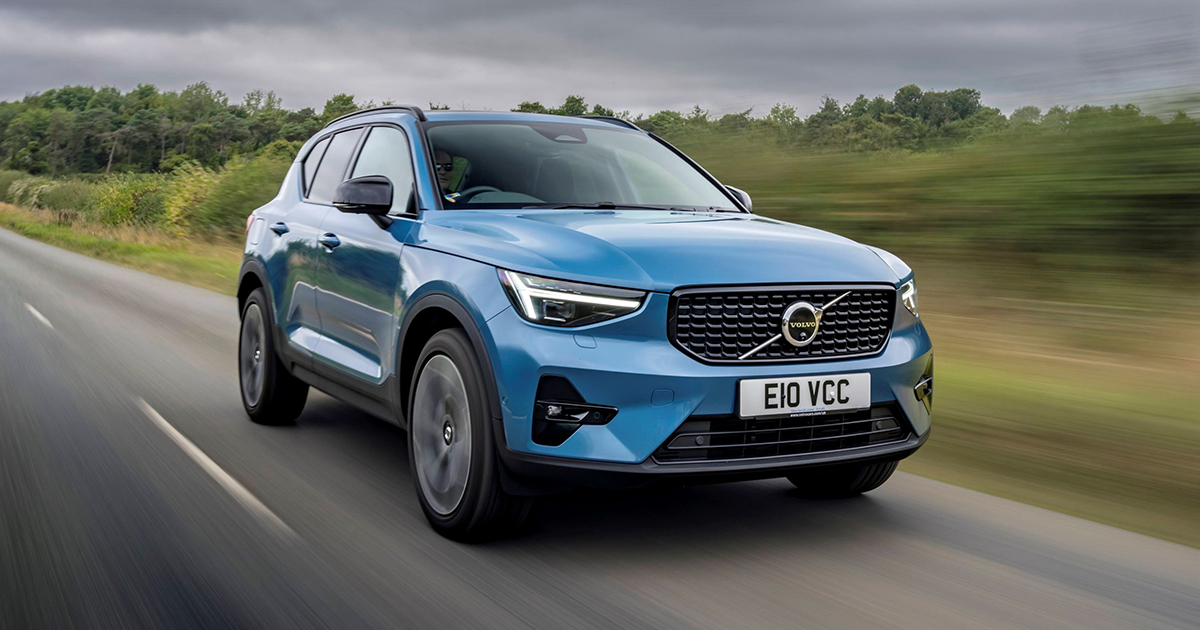 Front angle of a blue Volvo XC40 driving