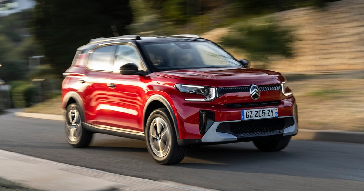 Front angle of a red Citroen e-C3 Aircross