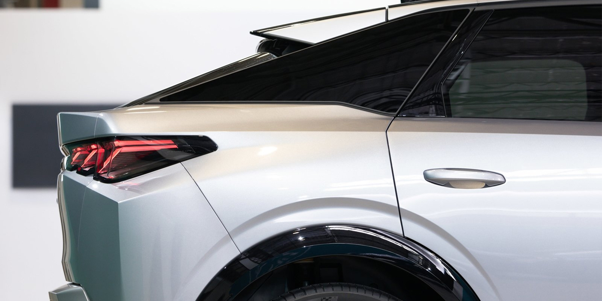 Side view of the tailight section of a Peugeot E-3008