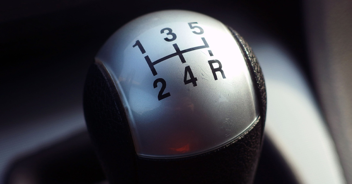 A gear stick for with nubmers on for a manual car