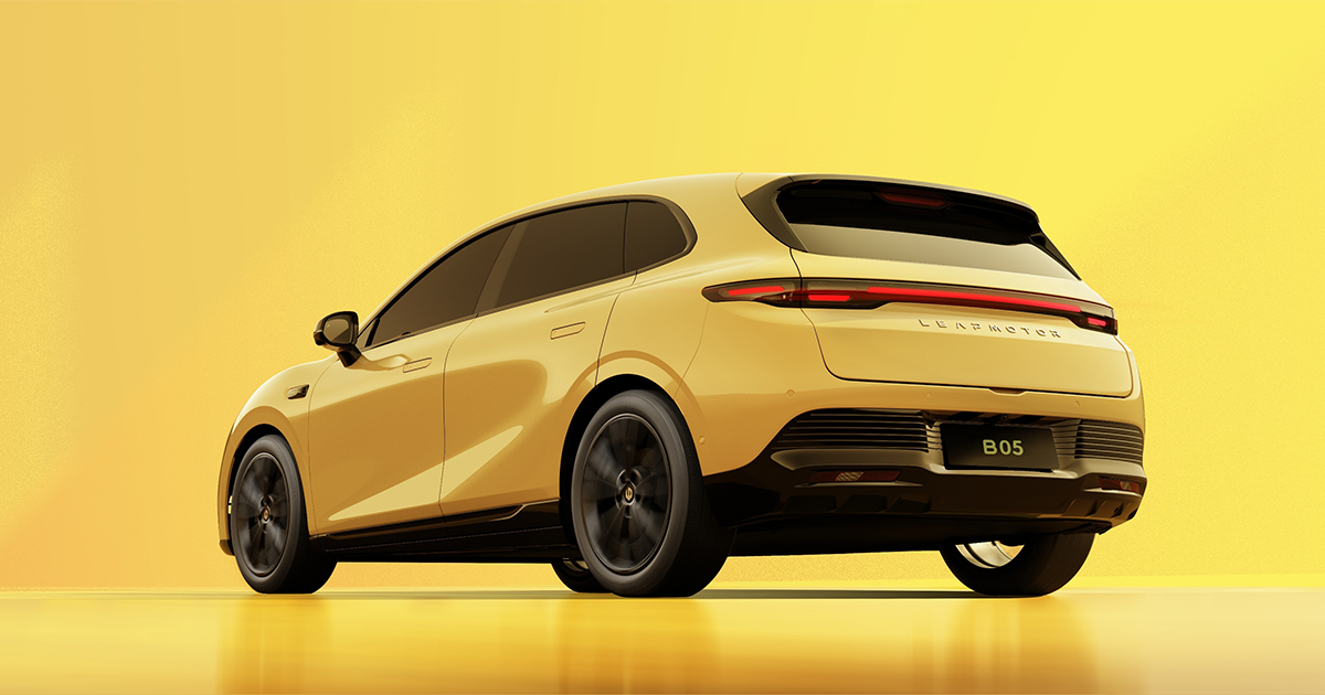 Rear angle of a yellow Leapmotor B05