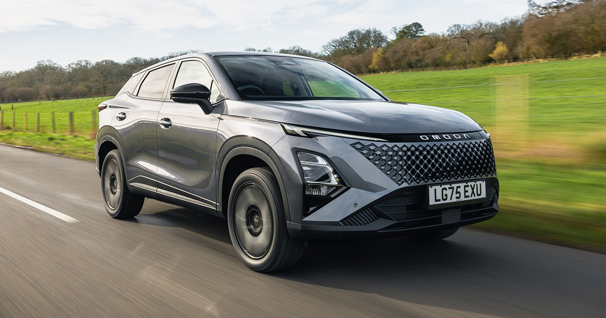 Front angle of an Omoda 5 driving in the UK