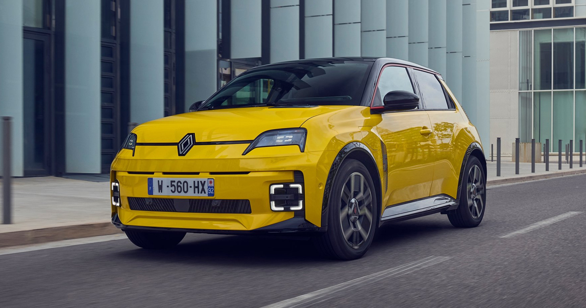 Front angle of a yellow Renault 5
