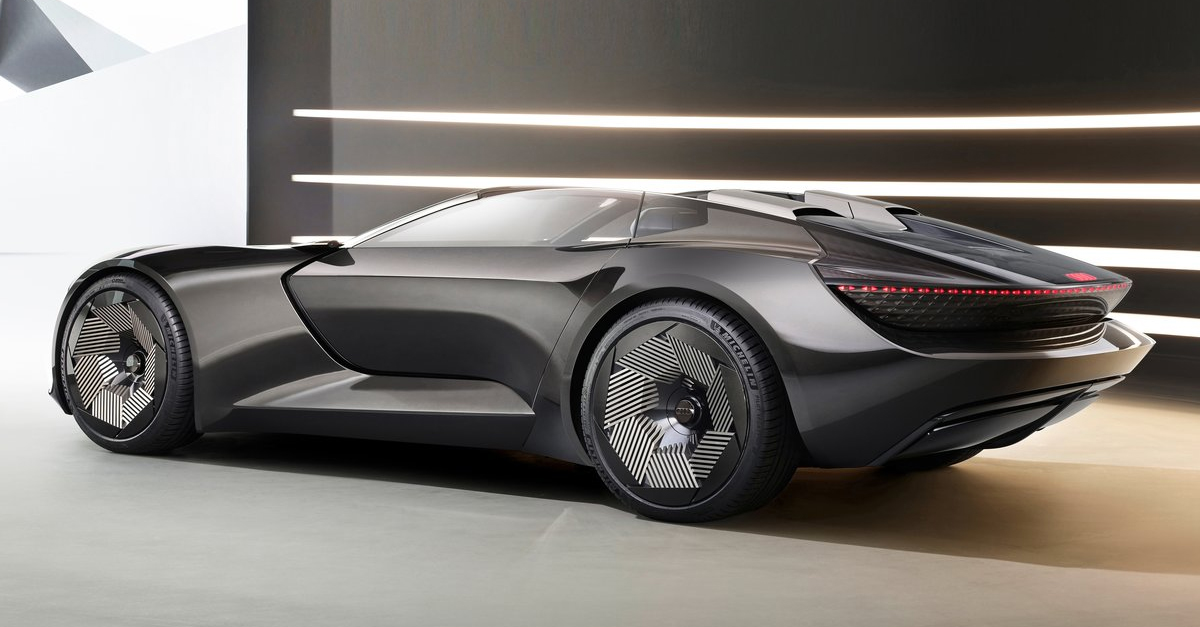 Side view of the Audi Skysphere concept