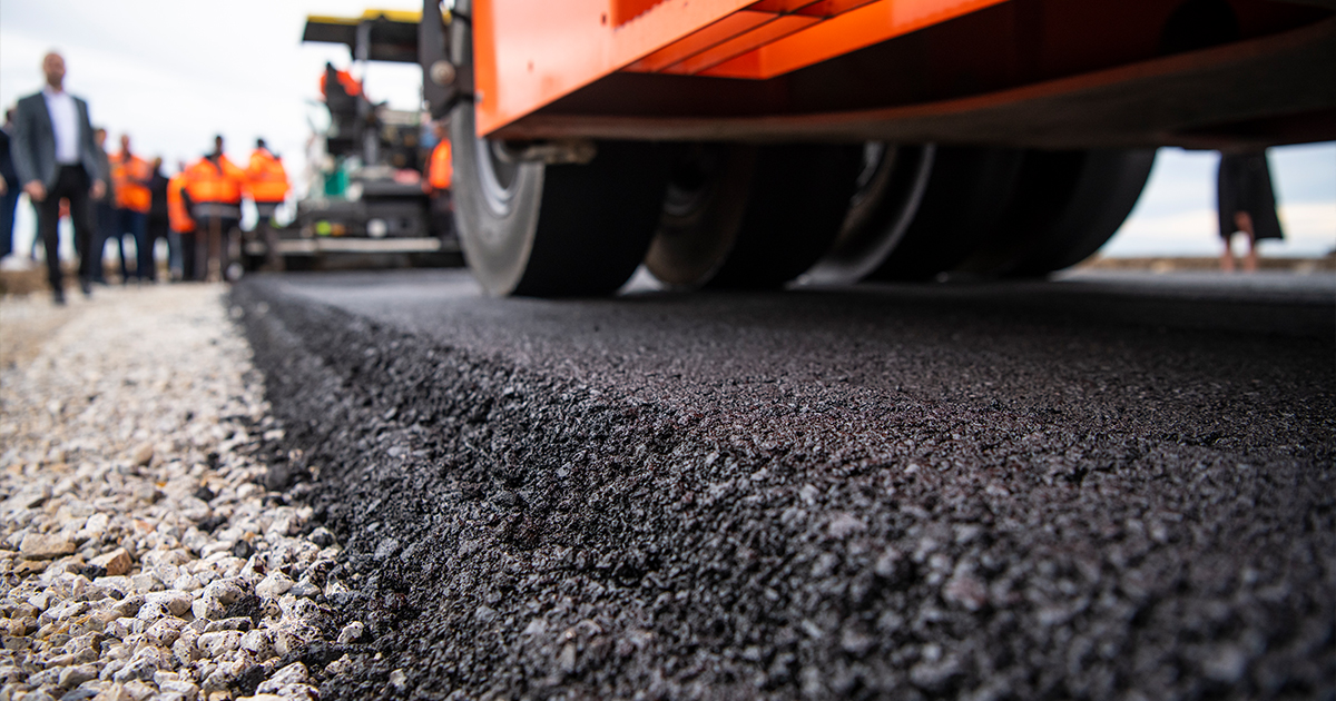 Constructing a tarmac road