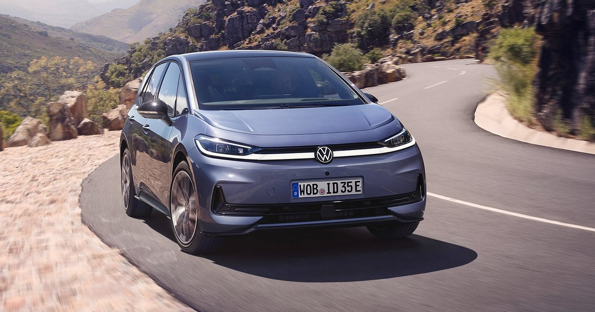 Front angle of a blue Volkswagen ID.3 Neo driving