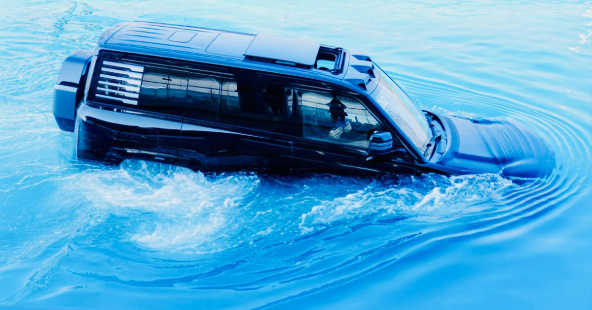 BYD Yangwang U8 swimming in water