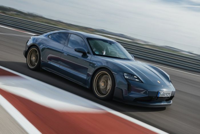 What's the Difference Between Understeer and Oversteer?