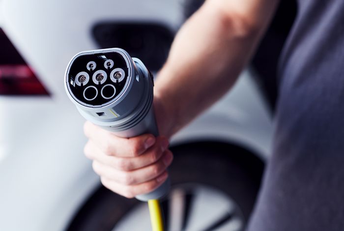What Does kW and kWh Mean in Electric Cars?