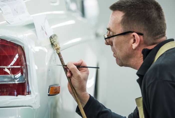 The Man Who Paints Every Rolls-Royce Coachline